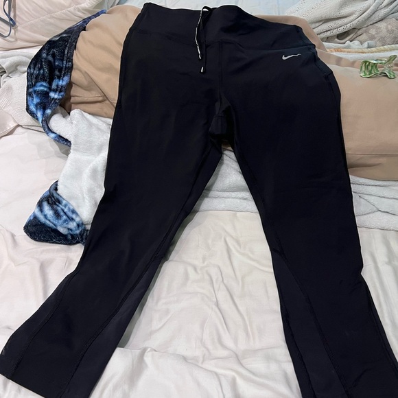 Nike Black Workout - Picture 1 of 6